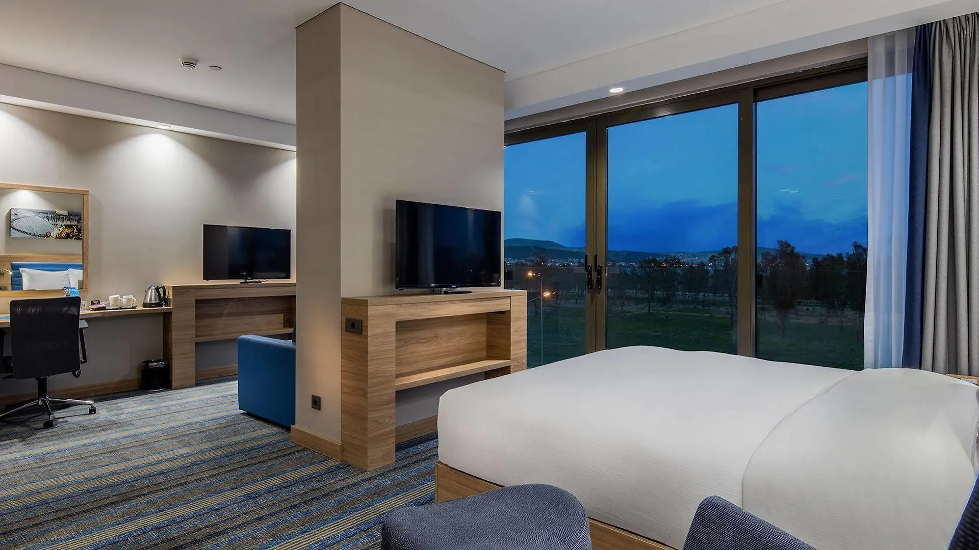 Отель Hampton By Hilton Izmir Aliaga