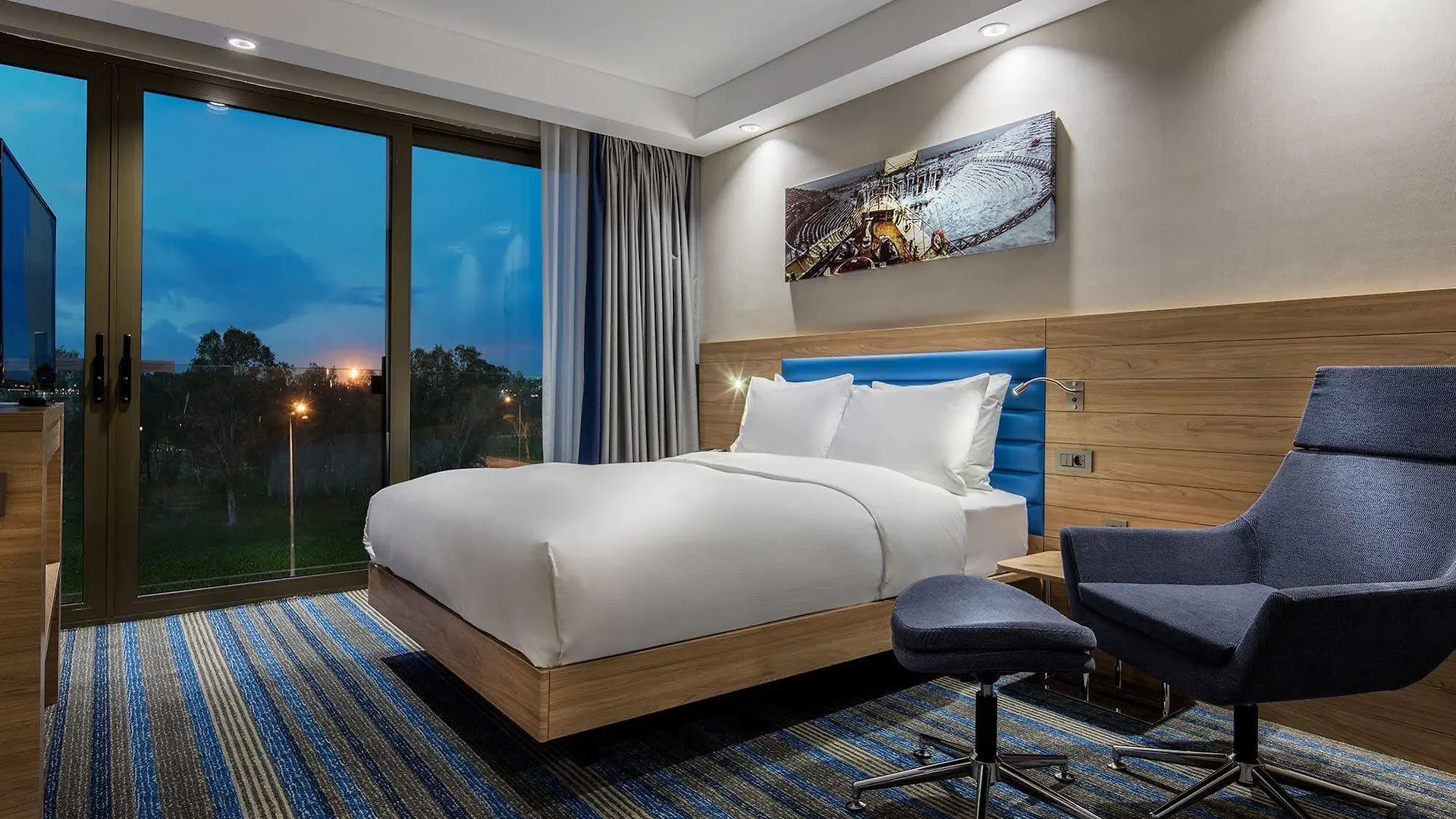 Отель Hampton By Hilton Izmir Aliaga 4*,